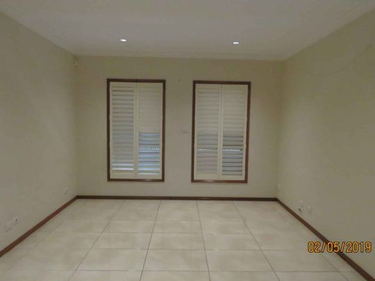 STUNNING FAMILY RESIDENCE!! - Photo 1