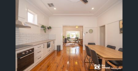 COMFORTABLE CENTRAL FURNISHED HOME - Photo 3