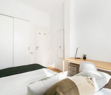 Carrer de Gaiarre, Barcelona, Catalonia 08014 - Photo 6