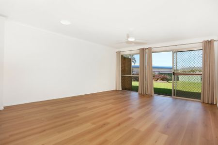 Freshly Updated Townhouse with Pool Access in Central Nerang Location - Photo 2