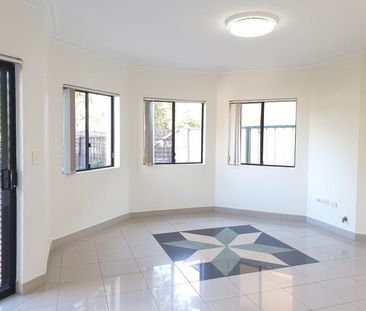 Spacious full brick townhouse - Photo 4