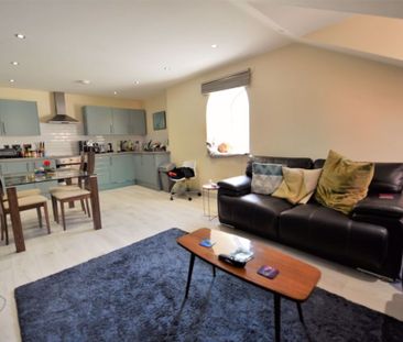 2 bedroom Flat in Aire Street, Leeds - Photo 6