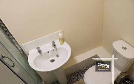 |ref: |, Portswood Road, Southampton, SO17 - Photo 2