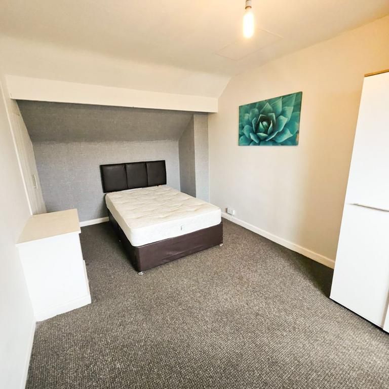 4 bedroom terraced house to rent - Photo 1