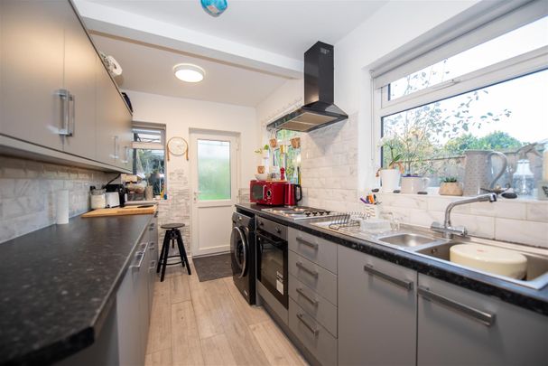 Second Avenue, Carlton, Nottingham - Photo 1