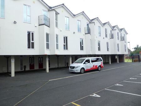 5 bedroom townhouse to rent - Photo 2