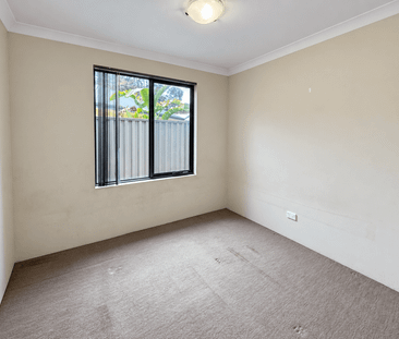 MODERN FAMILY LIVING IN A CONVENIENT LOCATION! - Photo 3