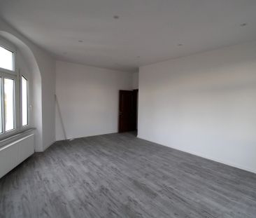 Tolle Aussichten! Frisch sanierte 5-Raumwohnung mit Balkon sucht ge... - Photo 5