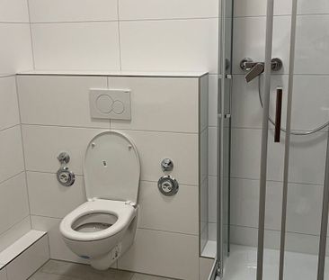 Möbliertes Zimmer mit eigenem Duschbad in WG Wohnung - Photo 5