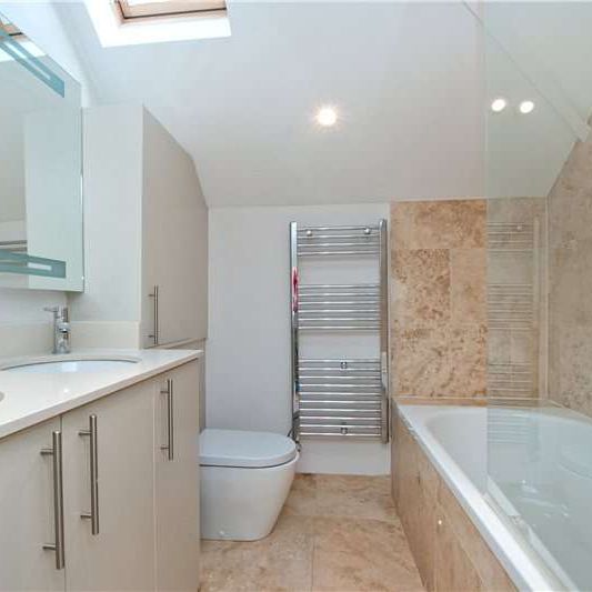 Bright two bedroom mews house with wood floors throughout, located off the Fulham Road - Photo 1