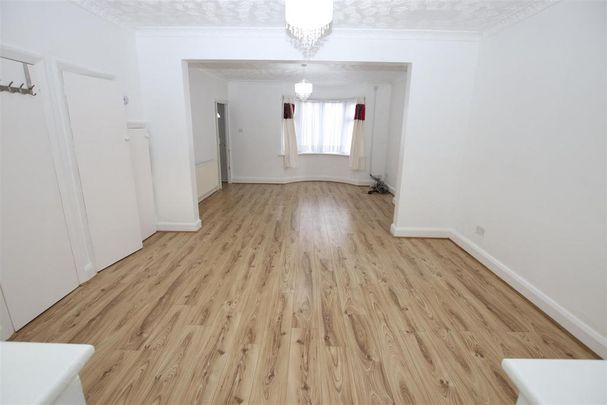3 bedroom end of terrace house to rent - Photo 1