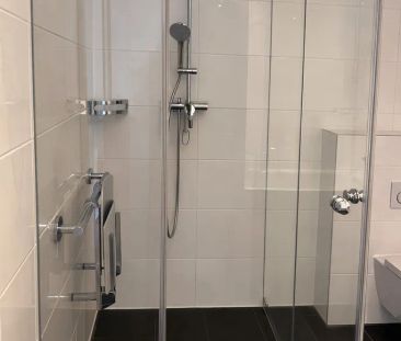 Moderne Neubauwohnung mit Loggia, Terrasse und Garten – inkl. TG-St... - Photo 6