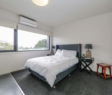 Modern Studio in Perfect Location - Photo 4