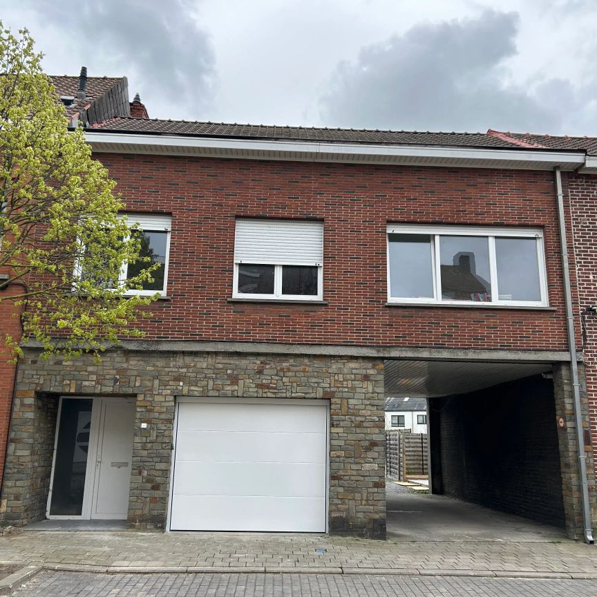 Volledig vernieuwde woning met 3 slaapkamer en dubbele garage. - Foto 2