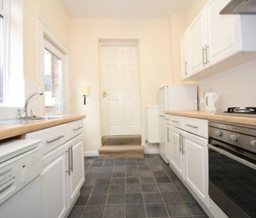 2 bedroom Flat to rent in Sandringham Road, South Gosforth, Newcast... - Photo 2