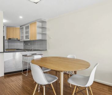 Partially furnished apartment in prime location - Photo 6