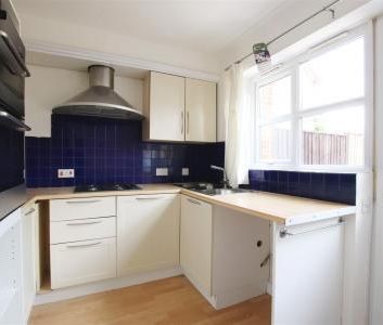 Old Manor Close, Wimborne - Photo 3