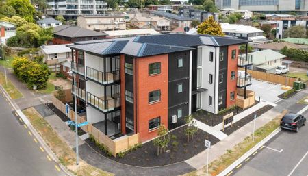 New Self Contained Apartment! - Photo 5