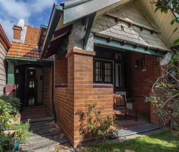 Charming 3-Bedroom Home in the Heart of Crows Nest - Photo 2