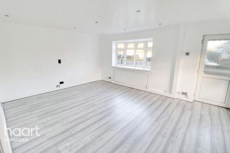 3 bedroom end of terrace house to rent - Photo 5