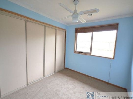 37 Hoysted Avenue, Cranbourne North - Photo 1