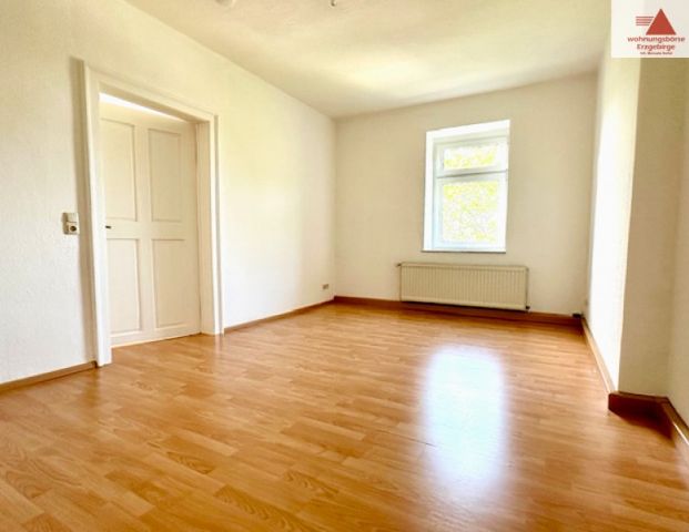 Schicke Altbauwohnung mit Kaminofen im Zentrum von Annaberg! - Photo 1