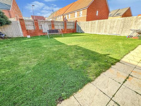 3 bedroom detached house to rent - Photo 3