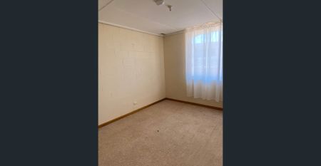 3-Bedroom House in West Kambalda - Photo 4