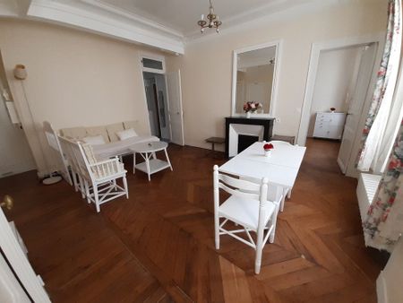 Location Appartement 2 pièces 42m² PARIS 8ème - Photo 2