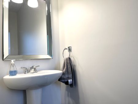 For Lease - 642 Tennant Way, Blossom Park - Airport and Area, Ontario - Photo 2