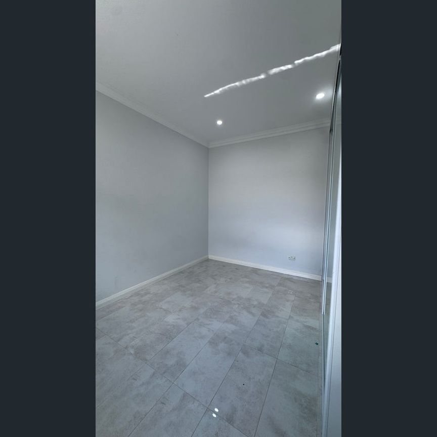 1-bedroom flat available now - Photo 1