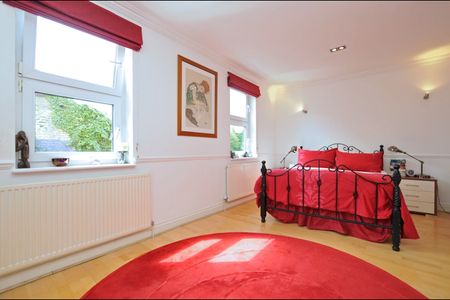 4 Bed Terraced House, Kersley Road, N16 - Photo 3