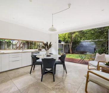 Two-bedroom semi in prime village location - Photo 4