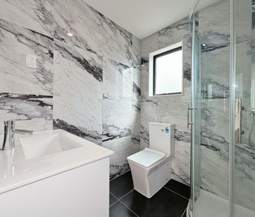 Sunny modern Living 2 bedroom in Māngere East - Photo 4