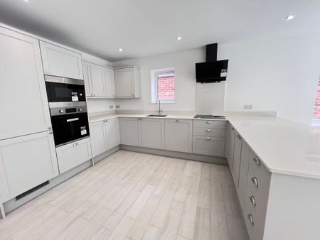 3 bedroom detached bungalow to rent - Photo 4