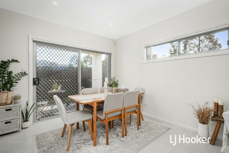 Great 4 Bedroom Home - Ideal Location! - Photo 4
