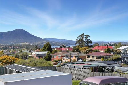 Well Maintained Family Home - Photo 4
