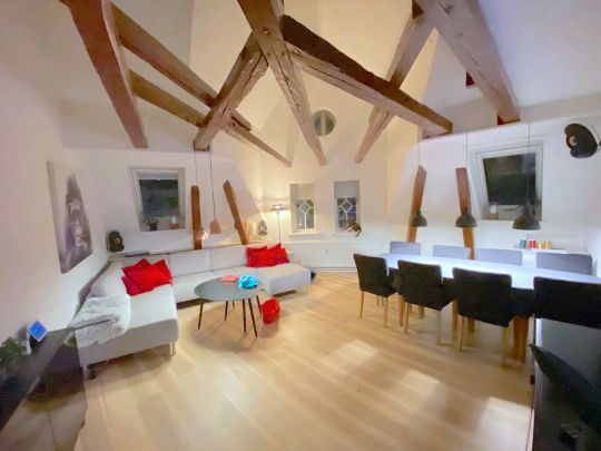 Rummelig lejlighed med karakter og central beliggenhed - Photo 1