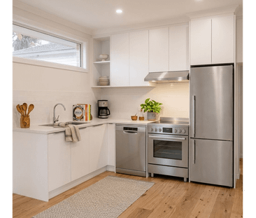 Beautifully Renovated Granny Flat - All Bills Included - Photo 3