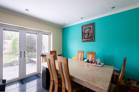 3 bedroom end of terrace house to rent - Photo 4