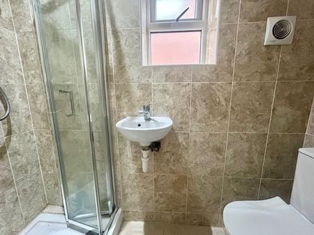 4 bedroom terraced house to rent - Photo 5