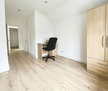 4 bedroom end of terrace house to rent - Photo 3