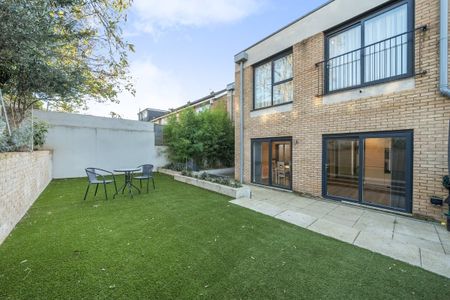 5 bedroom semi-detached house to rent - Photo 4