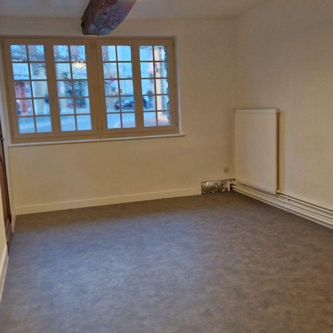 Un appartement de plain pied en plein centre de Forges Les Eaux, comprenant séjour, salle à man... - Photo 1