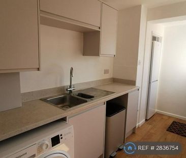 3 bedroom end of terrace house to rent - Photo 4