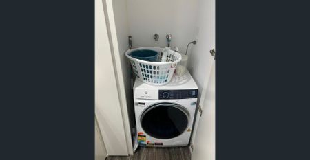 Modern 2 Bedroom Furnished Apartment in the Heart of Melbourne CBD – Victoria One - Photo 5