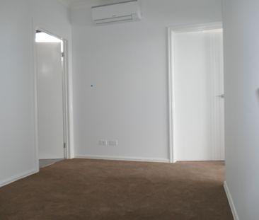 26B Raymond Street, Ashwood VIC 3147 - Townhouse For Rent | Domain - Photo 4