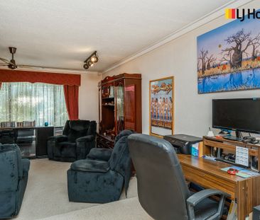 4 x 2 Family Home with a Pool!! - Photo 1