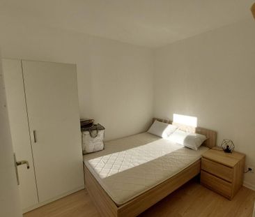En hyper centre, Rue de Vesle, un appartement meublé type 1 avec ba... - Photo 2