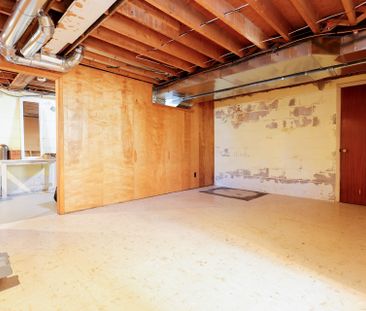 For Lease - 670 Victoria Street, London East, Ontario - Photo 1